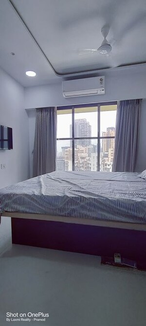 Bedroom in 5 BHK Apartment at Dadar West – for Rent