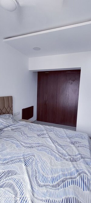 Bedroom in 5 BHK Apartment at Dadar West – for Rent