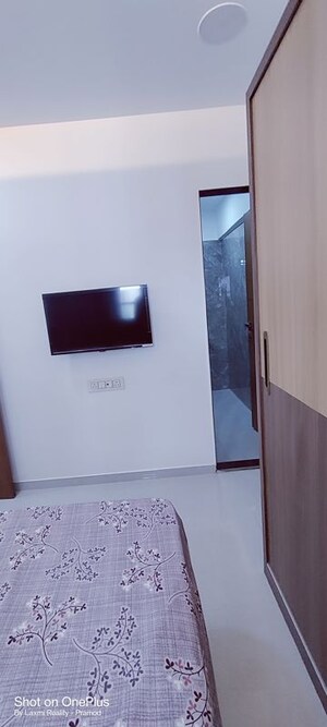 Room in 5 BHK Apartment at Dadar West – for Rent