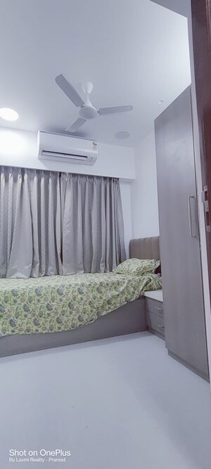 Bedroom in 5 BHK Apartment at Dadar West – for Rent