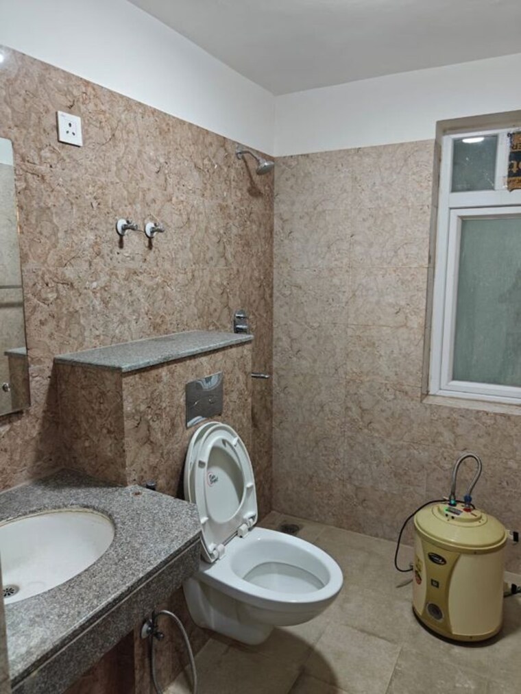 Bathroom, aerocity 2 Bedroom 1500 Sq.Ft. Apartment In Aerocity Mohali 10625838