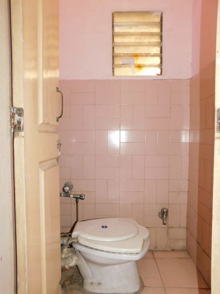 Bathroom, powai-jaltarang-chs 1 Bedroom 625 Sq.Ft. Apartment In Powai Mumbai 10625862