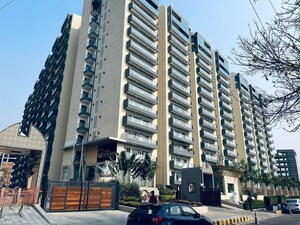 5 BHK Penthouse – Exterior View View at Awas Vikas Flat, Vrindavan Yojna - for Sale