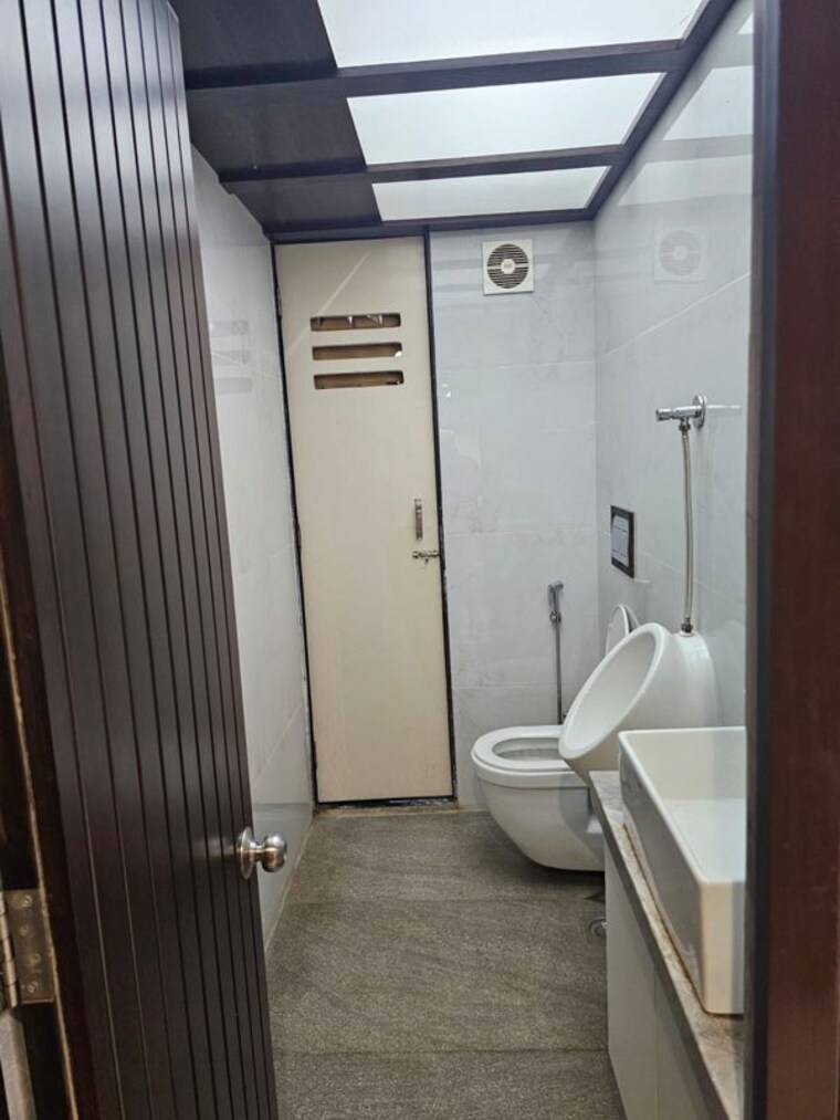 Bathroom, chembur Commercial Office Space 761 Sq.Ft. In Chembur Mumbai 10625906