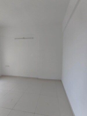 Room in 2 BHK Apartment at Runwal The Central Park, Chinchwad – for Rent