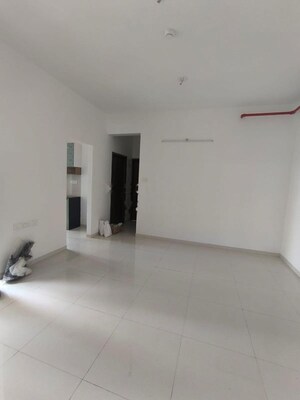 Room in 2 BHK Apartment at Runwal The Central Park, Chinchwad – for Rent