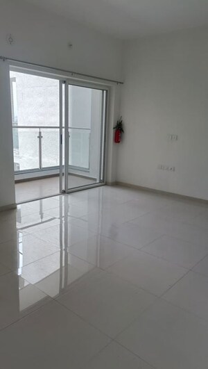 Room in 2 BHK Apartment at Runwal The Central Park, Chinchwad – for Rent