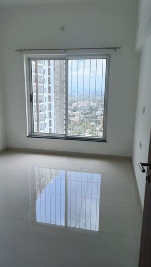 Room in 2 BHK Apartment at Runwal The Central Park, Chinchwad – for Rent