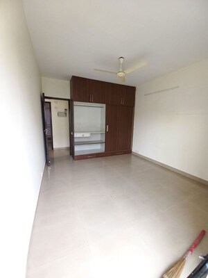 Room in 2.5 BHK Apartment at ILD Greens, Sector 37c – for Rent