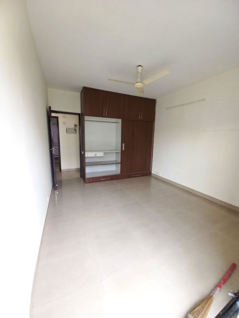 Room, ild-greens 2.5 Bedroom 1400 Sq.Ft. Apartment In Sector 37c Gurgaon 10625976