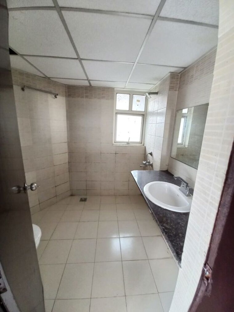 Bathroom, ild-greens 2.5 Bedroom 1400 Sq.Ft. Apartment In Sector 37c Gurgaon 10625976