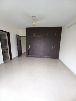 Room in 2.5 BHK Apartment at ILD Greens, Sector 37c – for Rent
