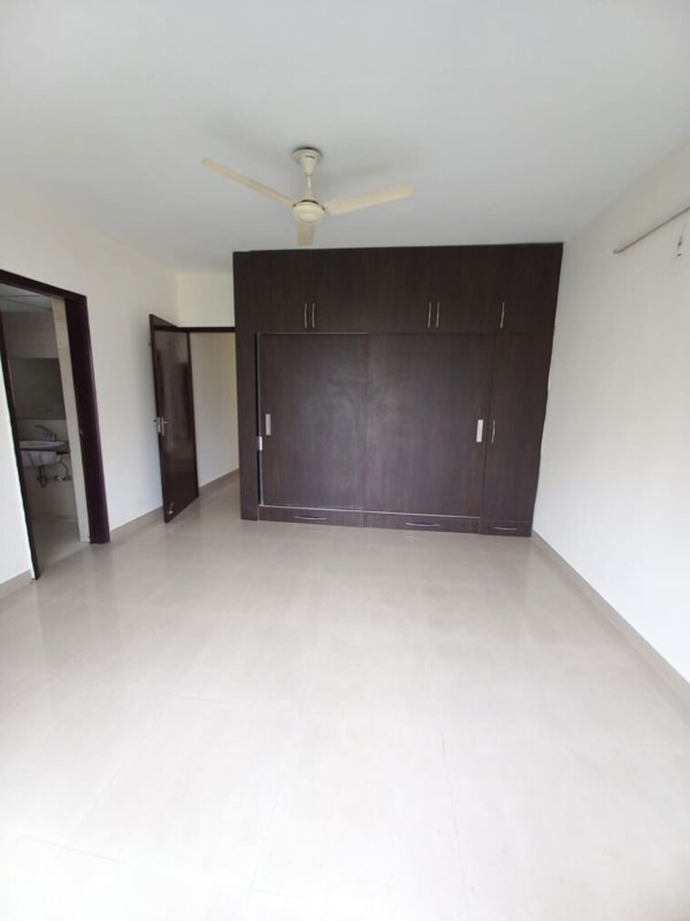 Room, ild-greens 2.5 Bedroom 1400 Sq.Ft. Apartment In Sector 37c Gurgaon 10625976