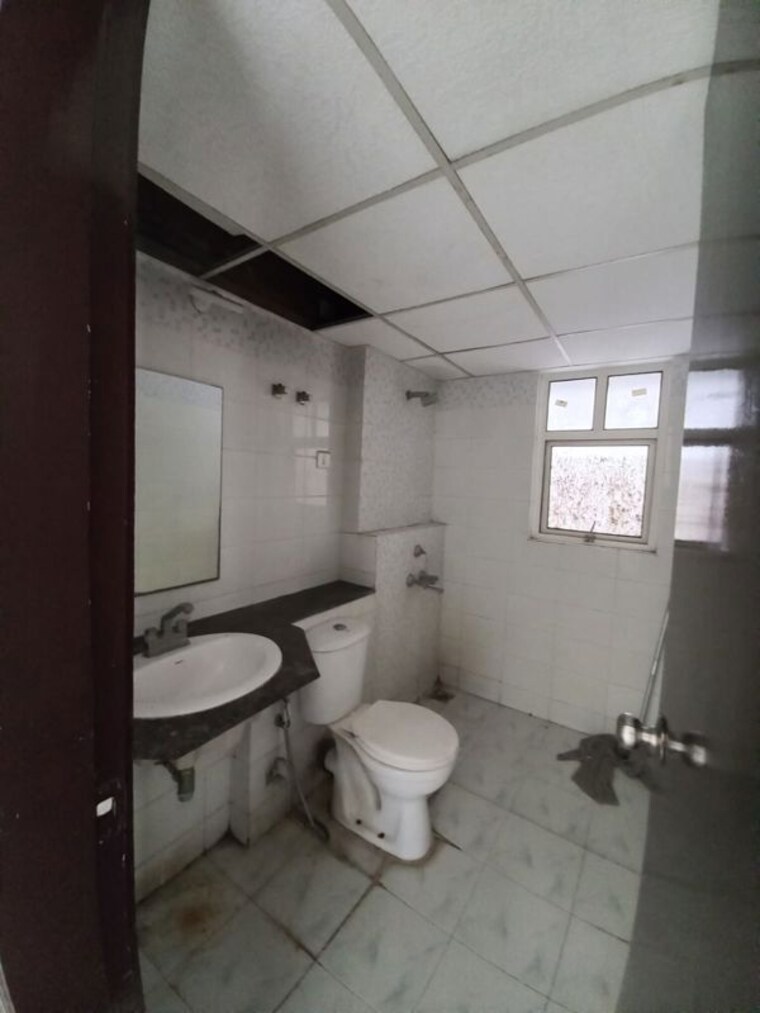 Bathroom, ild-greens 2.5 Bedroom 1400 Sq.Ft. Apartment In Sector 37c Gurgaon 10625976