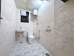 Bathroom in 1 BHK Builder Floor at Sector 57 – for Rent