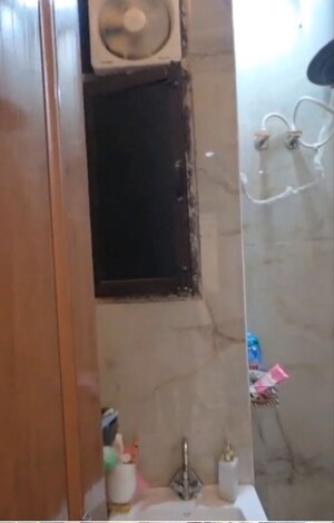 Bathroom in 5 BHK Independent House at Ballabhgarh – for Sale