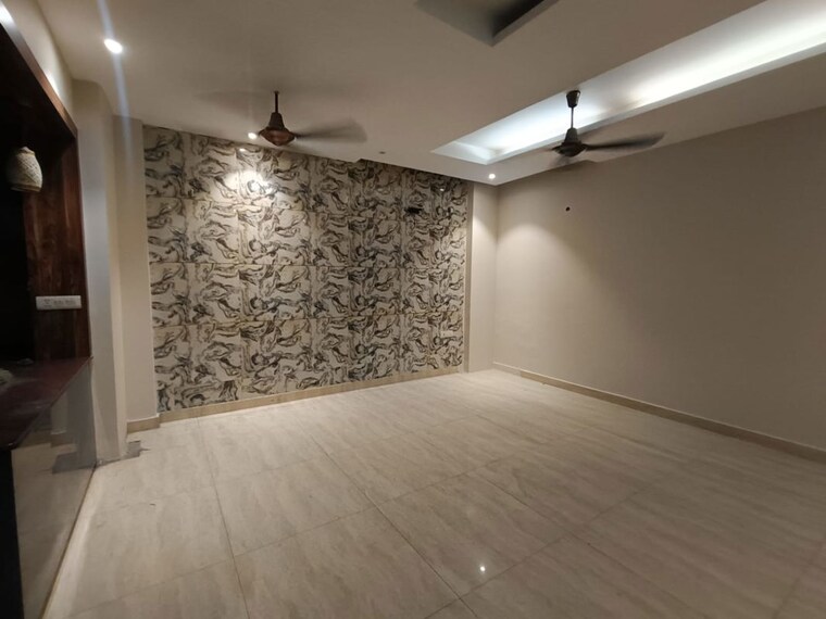Room, janakpuri 3 Bedroom 300 Sq.Yd. Builder Floor In Janakpuri Delhi 10626060