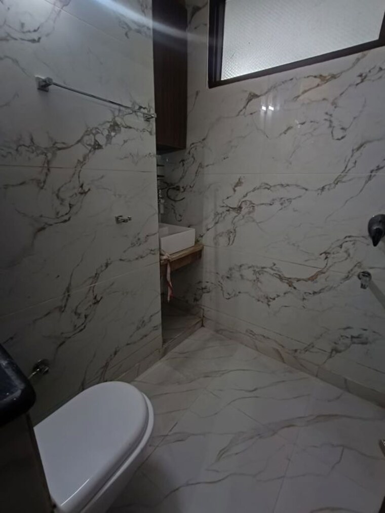 Bathroom, janakpuri 3 Bedroom 300 Sq.Yd. Builder Floor In Janakpuri Delhi 10626060