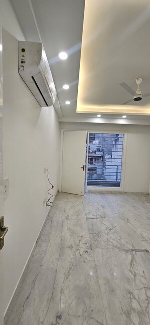 Room in 1 RK Builder Floor at Sector 39 – for Rent