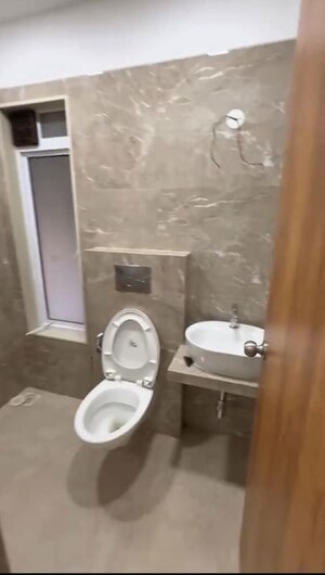 Bathroom in 1.5 BHK Apartment at Platinum Apartment, Andheri West – for Sale