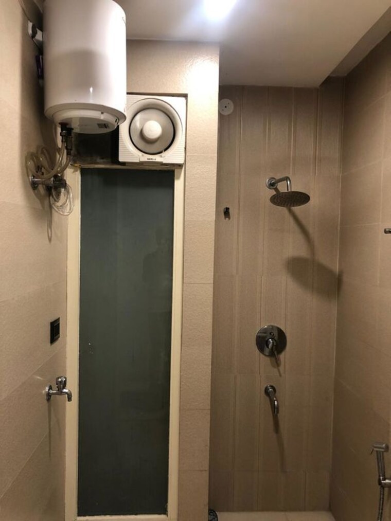 Bathroom, janakpuri 1 Bedroom 50 Sq.Yd. Builder Floor In Janakpuri Delhi 10626099