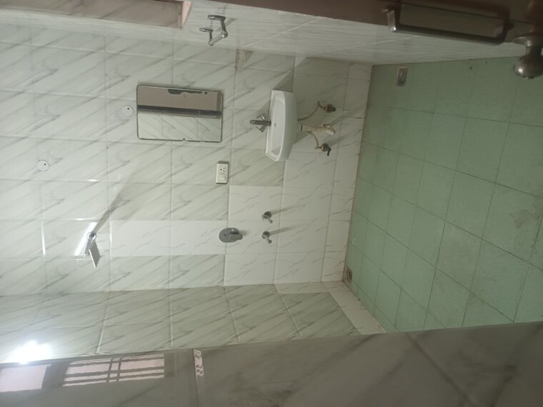 Bathroom, sector 16 3 Bedroom 1850 Sq.Ft. Independent House In Sector 16 Faridabad 10626081