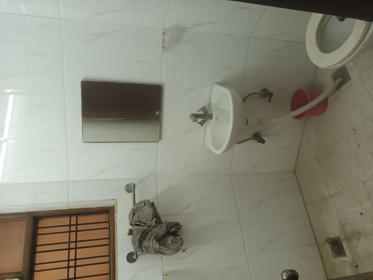 Bathroom, sector 16 3 Bedroom 1850 Sq.Ft. Independent House In Sector 16 Faridabad 10626081