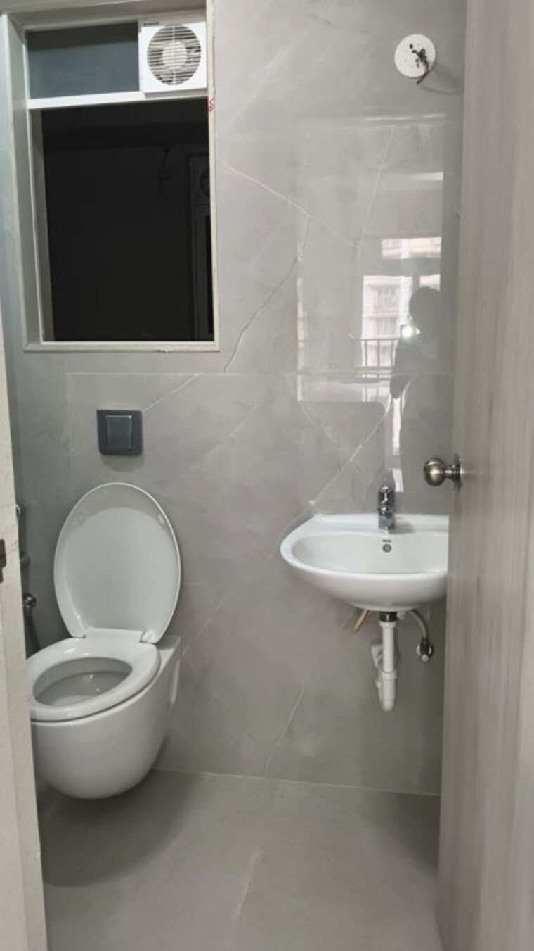 Bathroom, swastik-platinum-apartment 2 Bedroom 590 Sq.Ft. Apartment In Vikhroli East Mumbai 10626172