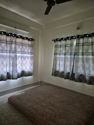 Room in 2 BHK Apartment at Park Circus – for Rent