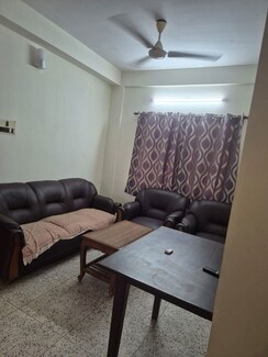 2 BHK + Extra Room Apartment For Rent in Park Circus