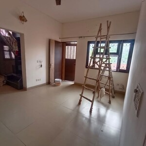 Room in 3.5 BHK Apartment at Kalkaji – for Rent