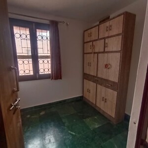 Room in 3.5 BHK Apartment at Kalkaji – for Rent