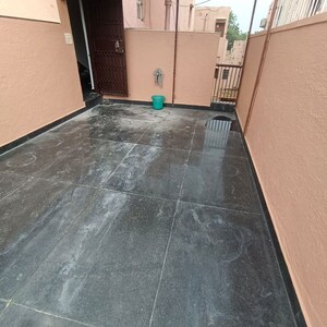 Room in 3.5 BHK Apartment at Kalkaji – for Rent