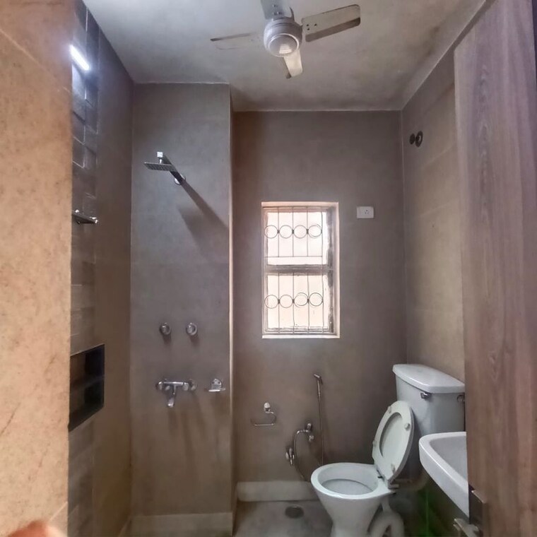 Bathroom, kalkaji 3.5 Bedroom 1600 Sq.Ft. Apartment In Kalkaji Delhi 10626140