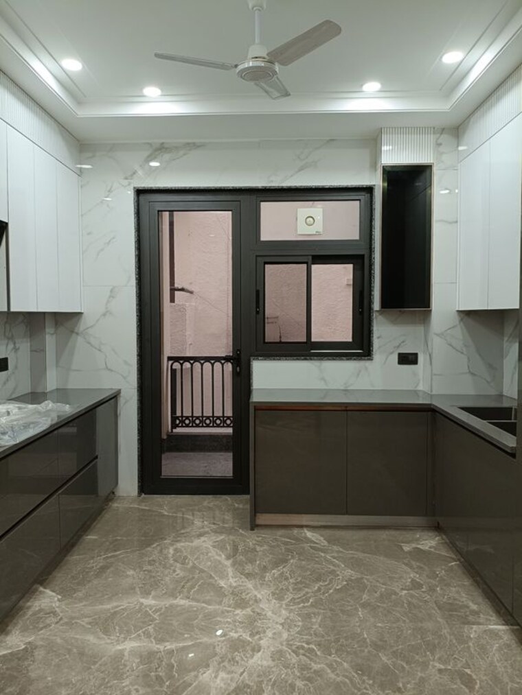 undefined, maharani bagh 4 Bedroom 500 Sq.Yd. Builder Floor In Maharani Bagh Delhi 10626066