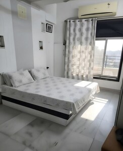 2 BHK Apartment For Sale in Borivali West