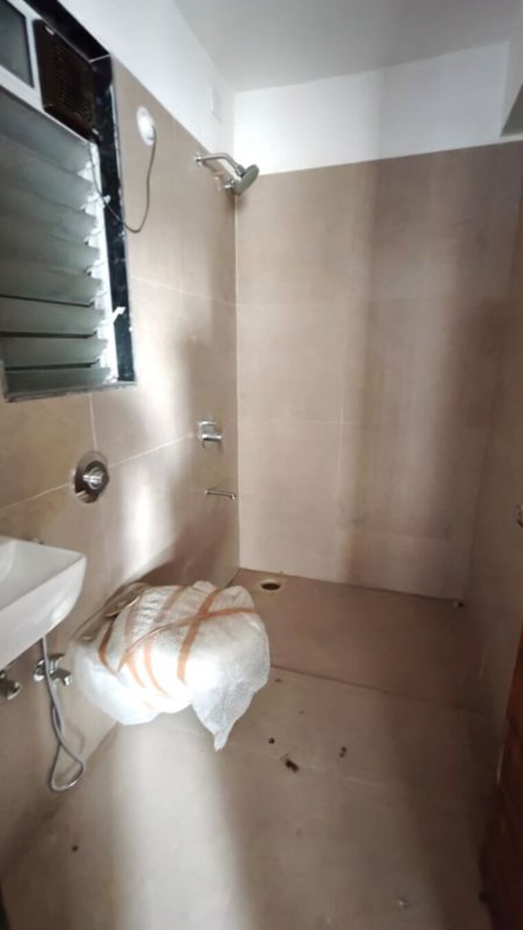 Bathroom, silver-sapphire 2 Bedroom 721 Sq.Ft. Apartment In Malad East Mumbai 10626276