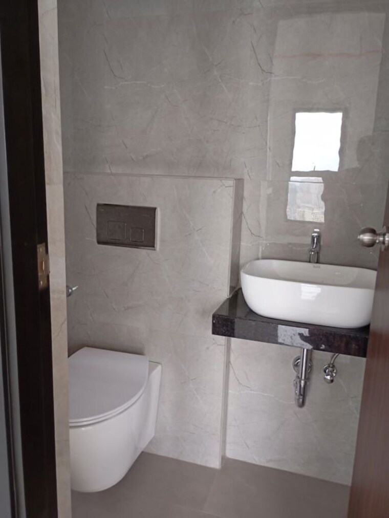 Bathroom, raymond-ten-x-habitat 1 Bedroom 410 Sq.Ft. Apartment In Pokhran Road No Two Thane 10626338