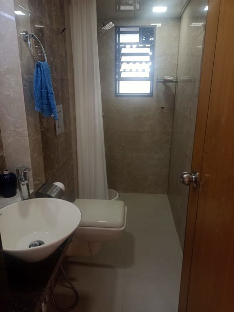 Bathroom, maker-tower 3 Bedroom 1800 Sq.Ft. Apartment In Cuffe Parade Mumbai 10626379