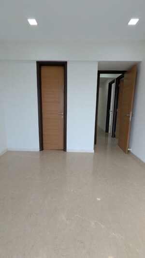 Room in 3 BHK Apartment at Ekta Tripolis, Goregaon West – for Rent