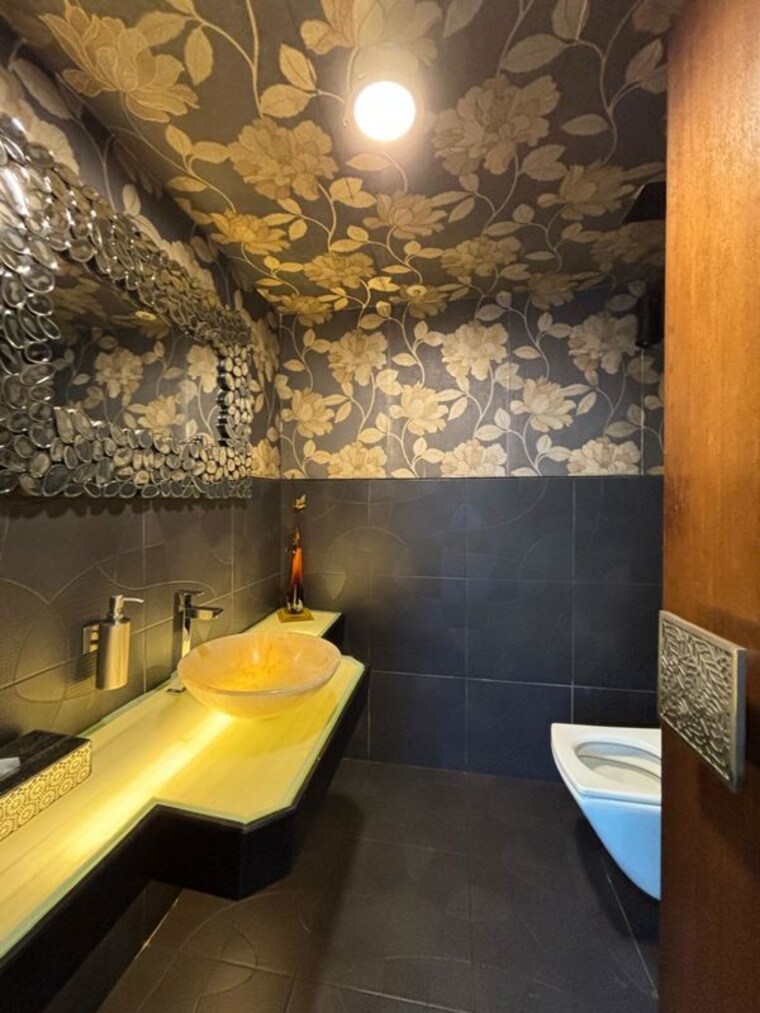 Washroom, andheri west Commercial Office Space 3400 Sq.Ft. In Andheri West Mumbai 10626509