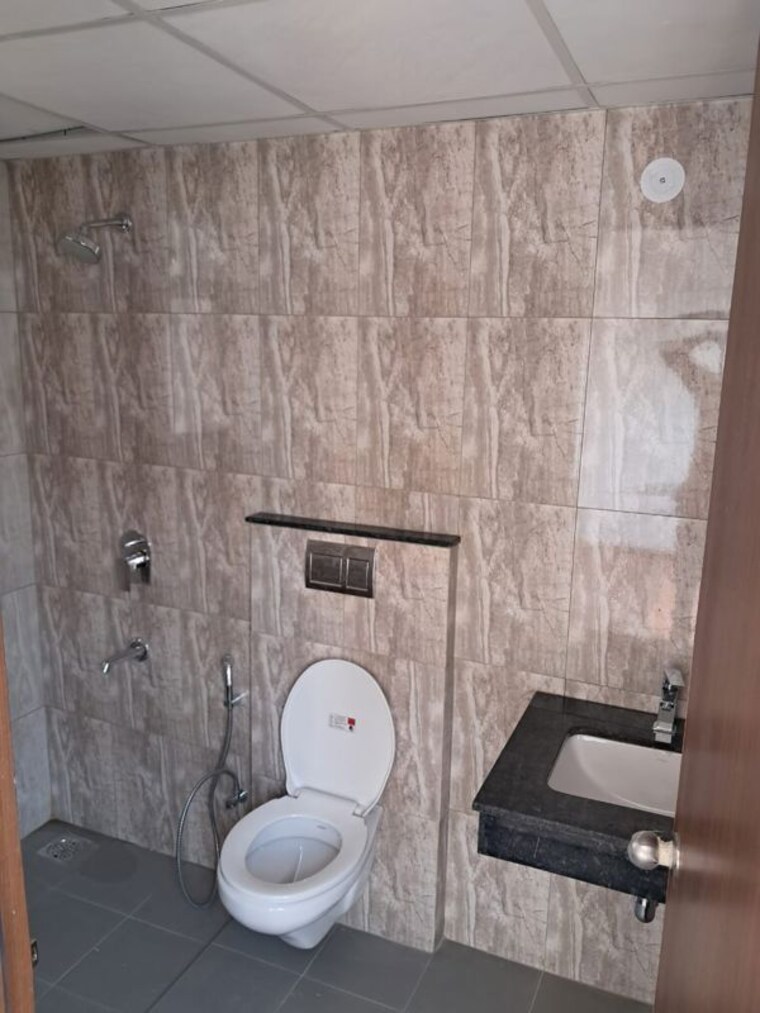 Bathroom, conscient-heritage-max 3.5 Bedroom 2149 Sq.Ft. Apartment In Sector 102 Gurgaon 10626528