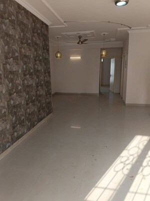 Room in 3.5 BHK Apartment at Conscient Heritage Max, Sector 102 – for Rent