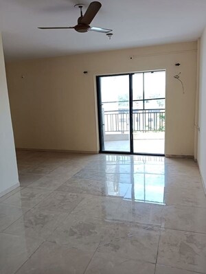 Room in 2 BHK Apartment at Madhuban Society, Vishrantwadi – for Rent