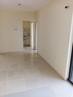 Room in 2 BHK Apartment at Madhuban Society, Vishrantwadi – for Rent