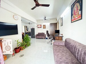 Team Area in 3 BHK Apartment at Nana Chiloda – for Sale