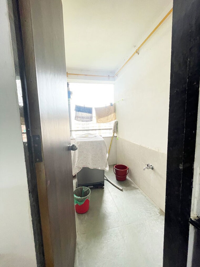 Bathroom, nana chiloda 3 Bedroom 217 Sq.Yd. Apartment In Nana Chiloda Ahmedabad 10626645