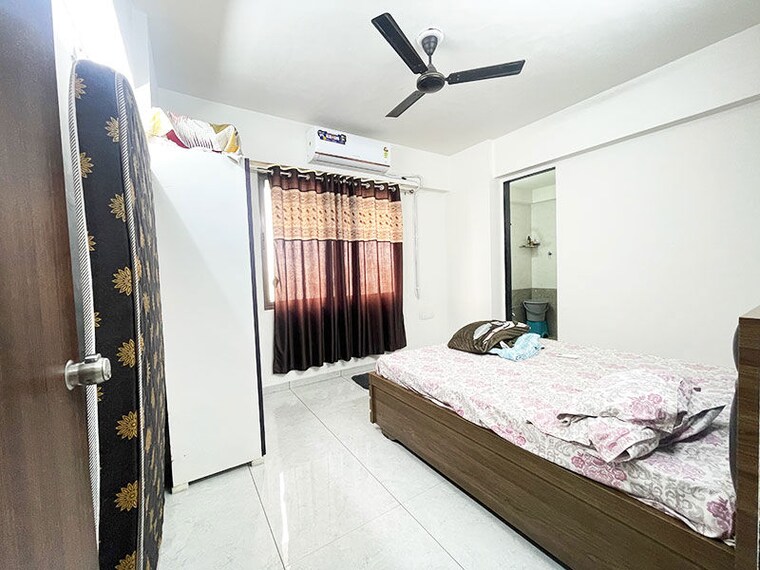 Bedroom, nana chiloda 3 Bedroom 217 Sq.Yd. Apartment In Nana Chiloda Ahmedabad 10626645