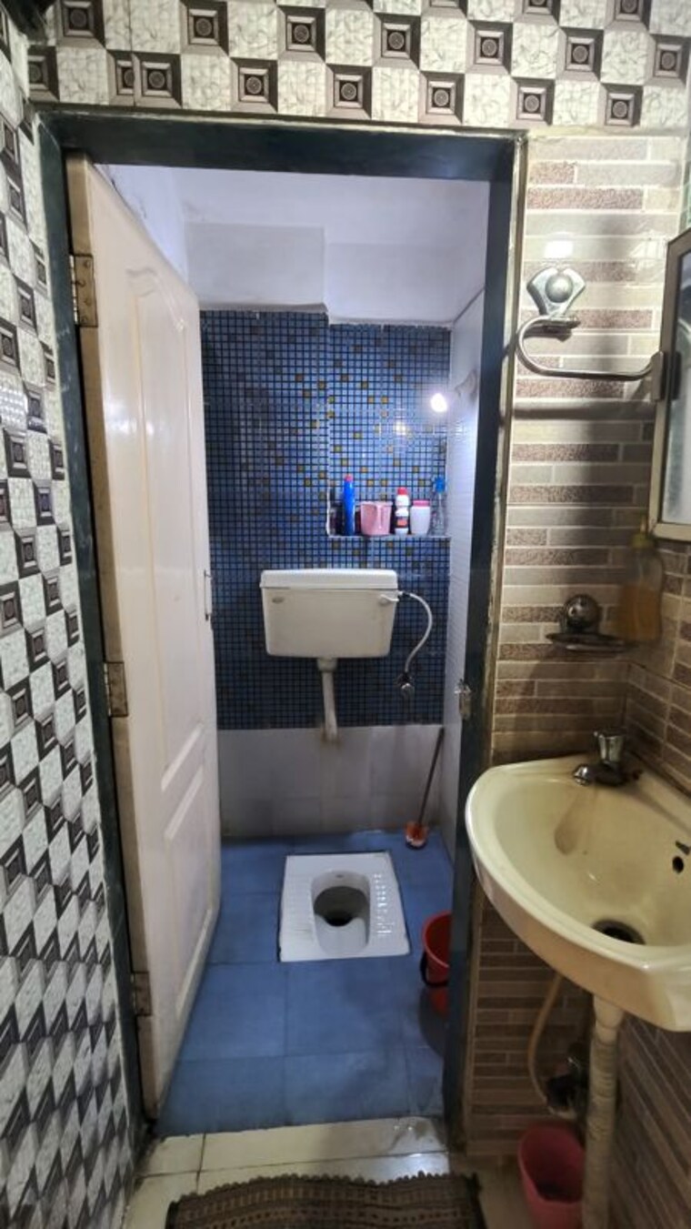 Bathroom, kalyan east 1 Bedroom 500 Sq.Ft. Apartment In Kalyan East Thane 10620480