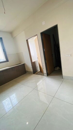 Room in 4 BHK Apartment at Kasper Woods, New Alkapuri – for Sale